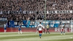Homophobe Banner werden seltener, die feindlichen Schmähgesänge, wie zuletzt von Rapid-Spielern getätigt, bleiben.  (Bild: BROADVIEW Pictures/Imago)