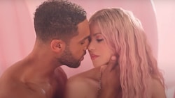 Im Clip zu Shakiras neuem Song „Puntería“ kamen sie sich näher. Jetzt sind Shakira und Lucien ...