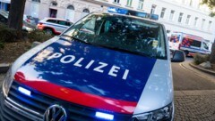 Als die 23-jährige Angestellte ihm das Bargeld verweigerte, schlug der Täter ihr mit dem Ellenbogen ins Gesicht und flüchtete. (Bild: APA/GEORG HOCHMUTH)