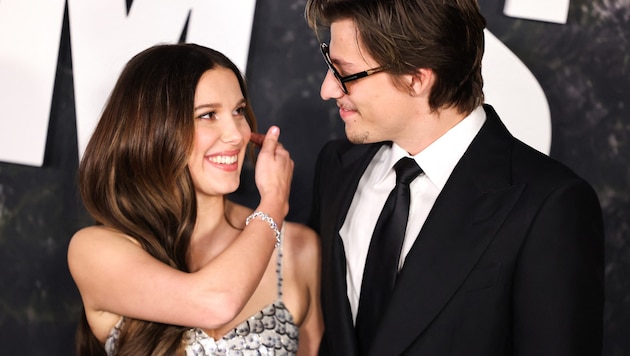 Millie Bobby Brown und Jake Bongiovi haben erneut Ja gesagt. Sie feierten eine Traumhochzeit in Italien.