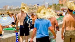 Zahlreiche negative Schlagzeilen über Alkohol- und Gewaltexzesse haben Palma de Mallorca in den letzten Jahren ein Image verschafft, von dem sich die spanische Regierung verabschieden will. Auch in Lignano werden die Maßnahmen gegen „Tutto Gas“ verschärft. (Bild: stock.adobe.com)