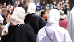 „Krone“-Leser wollen einen strikteren Kurs beim Zuzug – und fordern mehrheitlich eine Asyl-Obergrenze! (Bild: Tomschi Peter)