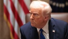 „Den Krieg zu beenden und nicht das ganze Land einzunehmen? Ein ziemlich großes Zugeständnis“, sagt US-Präsident Donald Trump. (Bild: APA/Getty Images via AFP/GETTY IMAGES/WIN MCNAMEE)