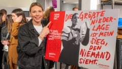 Eishockey-Teamspielerin Antonia Matzka ist ein Teil der win2day-Kampagne für mehr Sichtbarkeit des Frauensports. (Bild: Johannes Ehn)