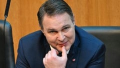 Rumoren wegen Postenvergabe: SPÖ-Chef Babler (Bild: APA/HELMUT FOHRINGER)