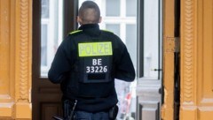 In der sonst so lebhaften und weltoffenen Fuggerstraße in Berlin-Schöneberg ereignete sich am Montagabend ein tragisches Unglück (Symbolbild). (Bild: APA/dpa/Christoph Soeder)