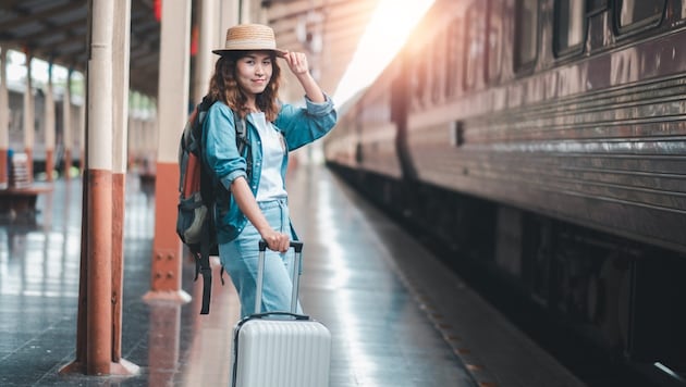 Mehr als 35.000 junge Europäer können wieder mit kostenlosen Zugtickets quer durch Europa reisen. (Bild: Satori Studio)