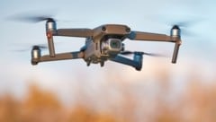 Bei Kamerabildern alleine wäre für einen stabilen Flug eine Berechnung der Position hundertmal pro Sekunde notwendig – also setzen die Forscher aus Kärnten auch auf Beschleunigungs- und Lagesensoren. (Bild: Gudellaphoto - stock.adobe.com)