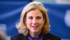 Außenministerin Beate Meinl-Reisinger ist gerade in Luxemburg. (Bild: AFP/JOHN THYS)