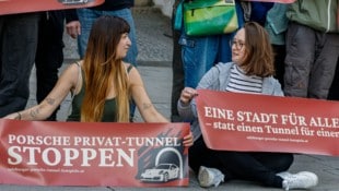 Aktivisten machen gegen den Porsche-Tunnel Stimmung (Bild: Markus Tschepp)