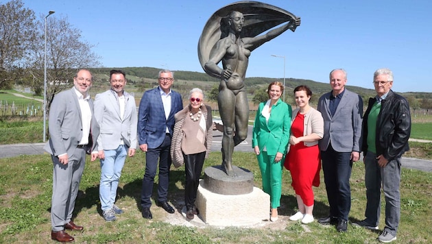 Eingeweiht: die Skulptur „Der Wind“ von Wander Bertoni. (Bild: Reinhard Judt)