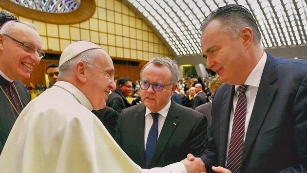 Zsifkovics, Niessl und Doskozil vor sechs Jahren bei Papst Franziskus in Rom. (Bild: LMS)