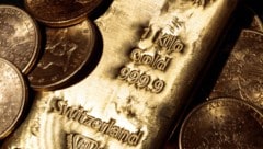 In Krisenzeiten wird gerne in Gold investiert – das lässt den Preis für das Metall in die Höhe schießen. (Bild: AFP/JOEL SAGET)
