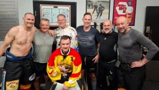 Herbie Hohenberger (re.) mit Tom Searle (li.) und Gord Donnelly (2. v. li.) und dem Klagenfurter Szenewirt Gert Höferer (2. v. re.) beim Turnier in Kanada (Bild: zVg)