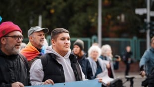 In Max‘ Heimatstadt stimmen 44 Prozent der Menschen für die AfD, Querdenker-Demos beobachtet er dort seit fünf Jahren. Am Montag fasste er den Entschluss, sich ihnen entgegenzustellen. (Bild: Olaf Krostitz)