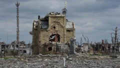 Michael Alexander Gloss soll in der Region Donezk (im Bild eine zerstörte Kirche im Ort Mariinka) bei einem Artillerieangriff getötet worden sein. (Bild: AFP/STRINGER)