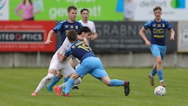 Losenstein hatte Weyer (weiß) im Derby diesmal nicht im Griff. (Bild: Pressefoto Scharinger/Daniel Scharinger)