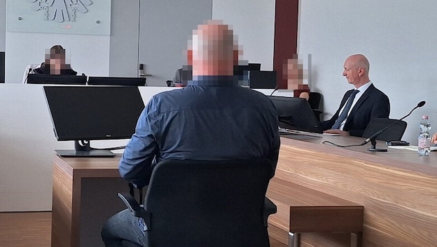 Anwalt Andreas Radel (re.) hat den Angeklagten mehr als gut beraten.