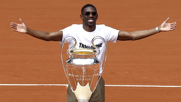Ousmane Dembele und die Champions-League-Trophäe