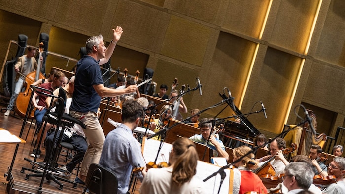 Markus Poschner ist Dirigent von Weltruf. Er leitet aktuell das Bruckner Orchester Linz und ...